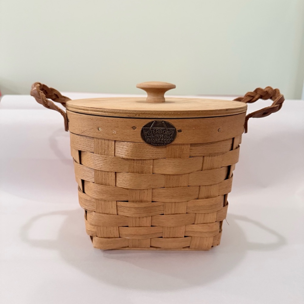 Vintage Peterboro Basket Co Wooden Lidded Handled Round Basket